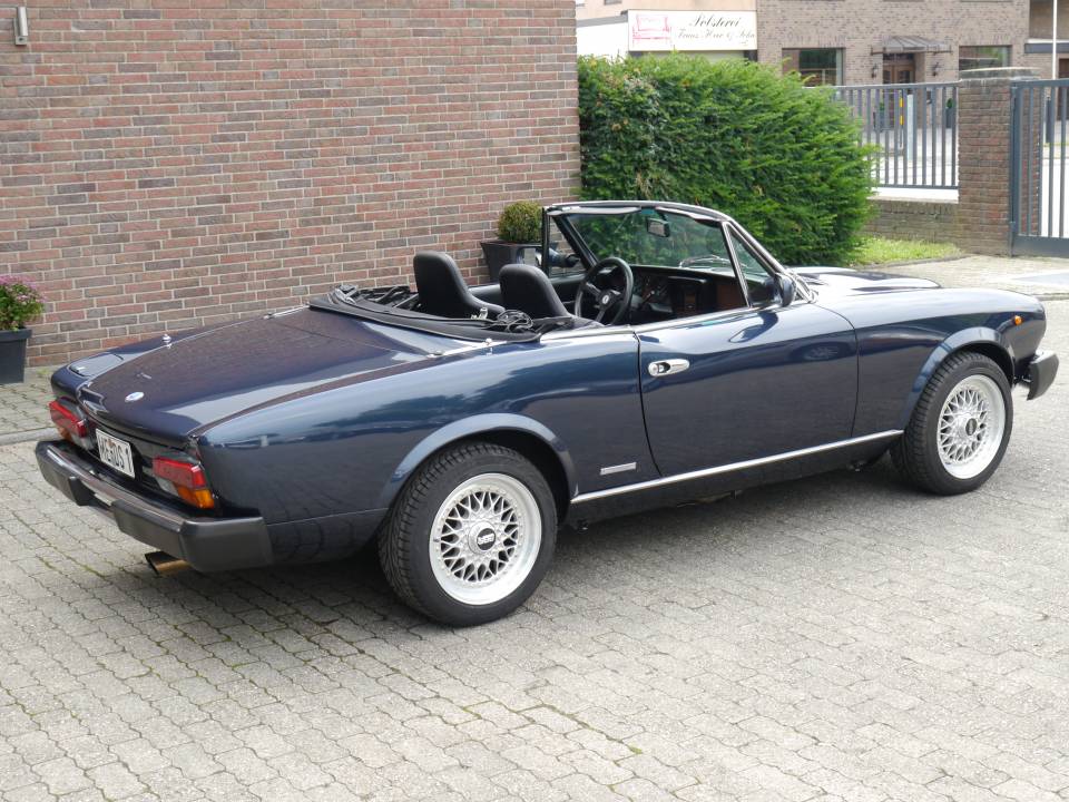 Image 6/50 of FIAT 124 Spidereuropa (1985)