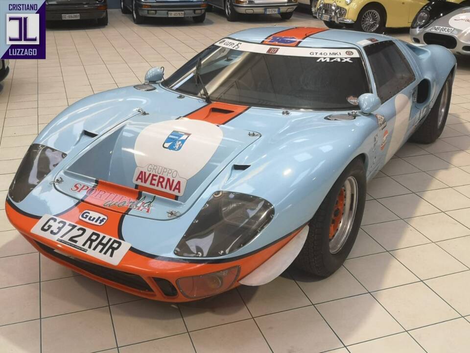 Image 14/50 of Ford GT40 (1966)