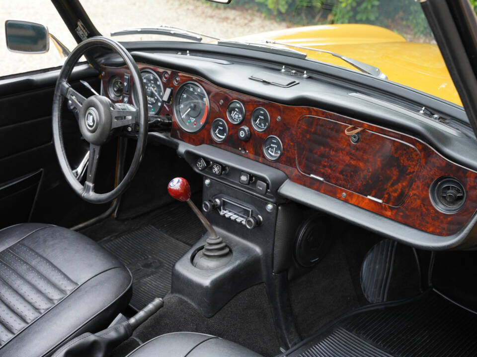 Immagine 44/50 di Triumph TR 6 (1971)