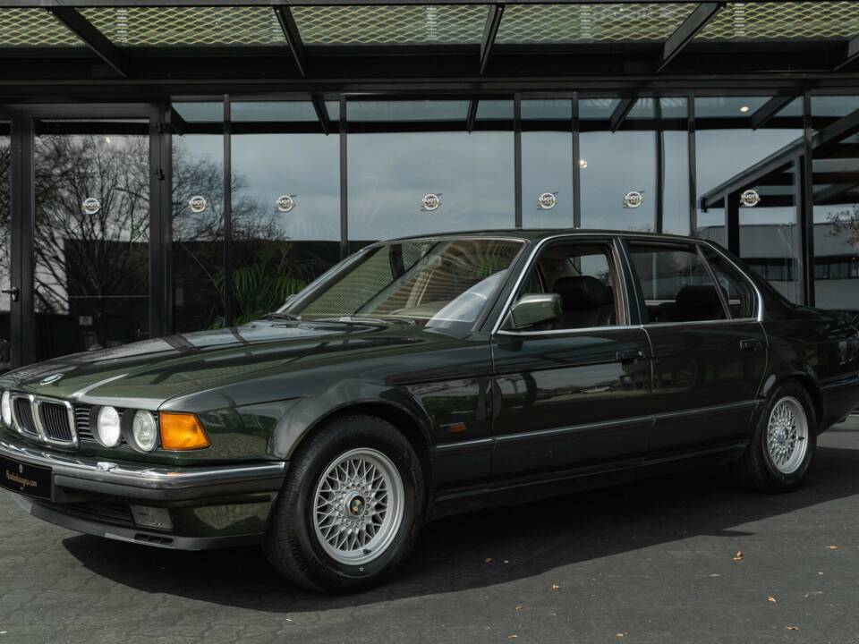Image 2/36 of BMW 750iL (1989)