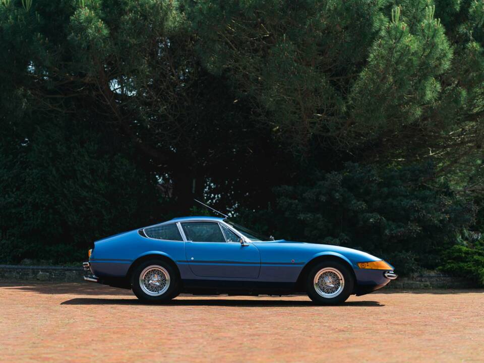 Image 4/30 de Ferrari 365 GTB&#x2F;4 Daytona (1973)