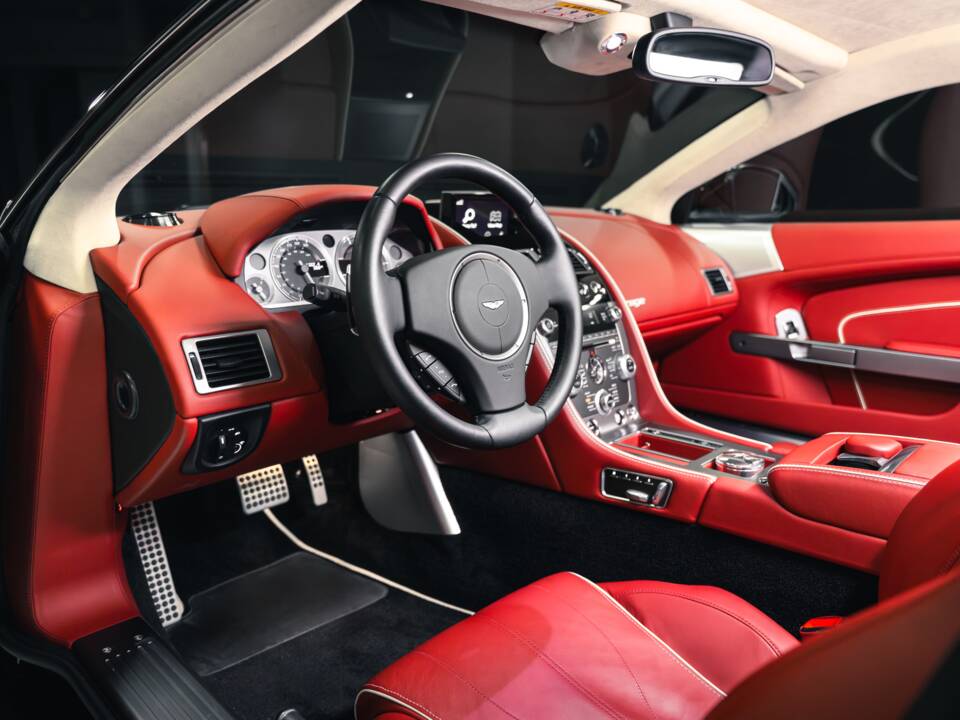 Image 24/38 of Aston Martin Virage (2012)