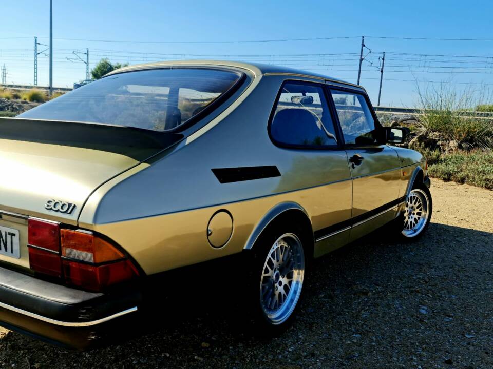 Image 14/50 of Saab 900 (1992)