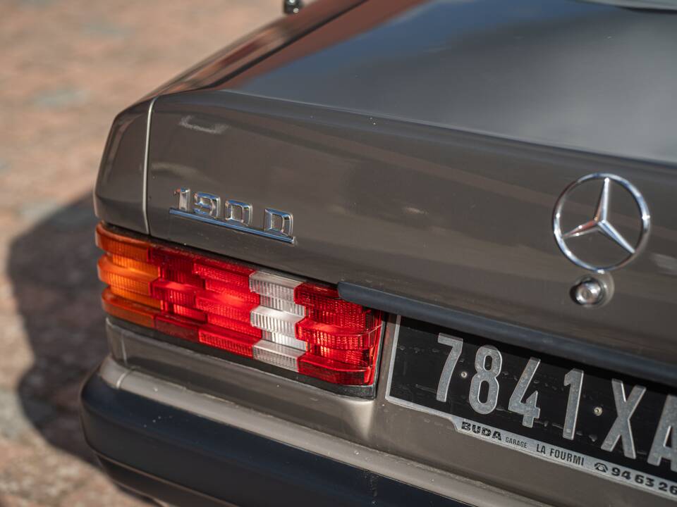 Immagine 13/73 di Mercedes-Benz 190 D 2.5 (1990)