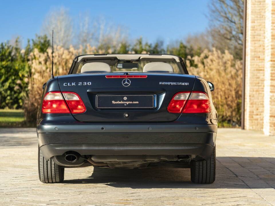 Imagen 18/50 de Mercedes-Benz CLK 230 Kompressor (2002)