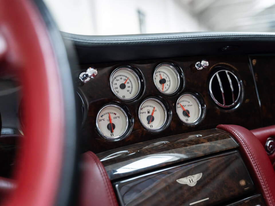Immagine 20/45 di Bentley Azure (2007)