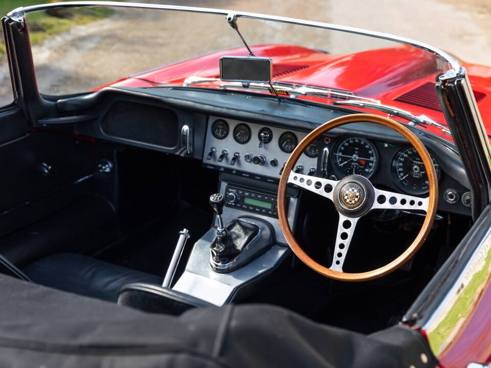 Image 8/44 of Jaguar E-Type 3.8 (1962)