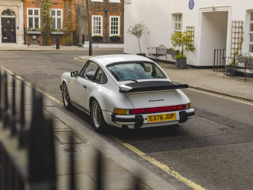 Image 9/33 of Porsche 911 Carrera 3.2 (1988)
