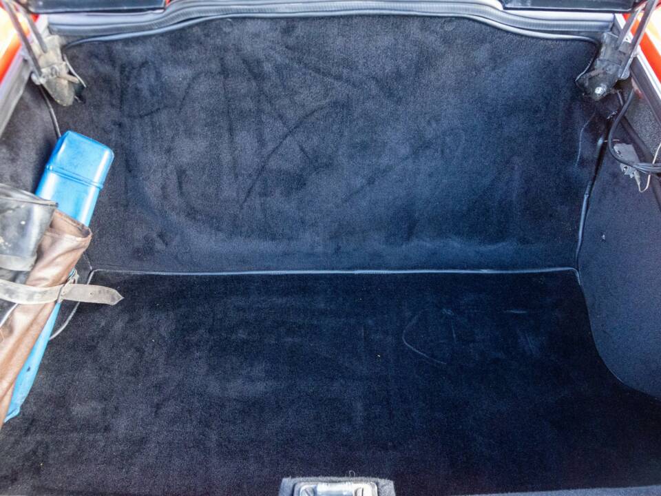 Image 23/50 de Ferrari Dino 246 GT (1970)