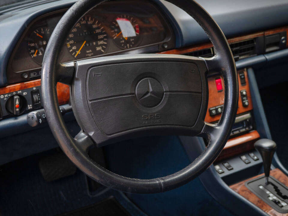 Immagine 10/29 di Mercedes-Benz 500 SEC (1990)