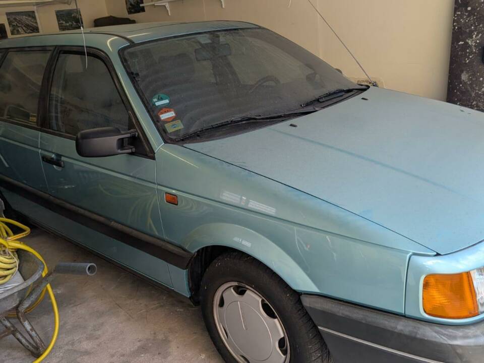 Image 3/10 of Volkswagen Passat Variant 1.8 (1991)