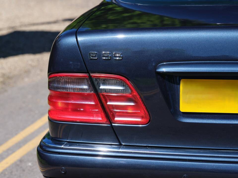 Immagine 7/50 di Mercedes-Benz E 55 AMG (1999)