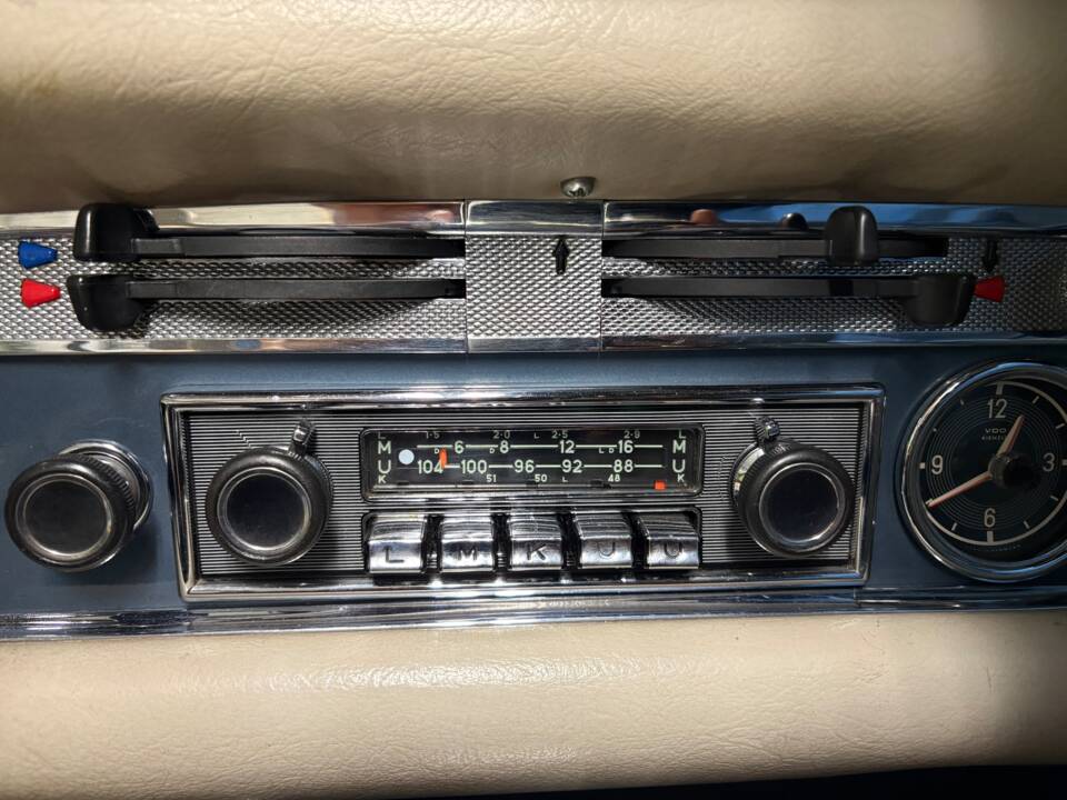 Image 34/38 de Mercedes-Benz 280 SL (1970)