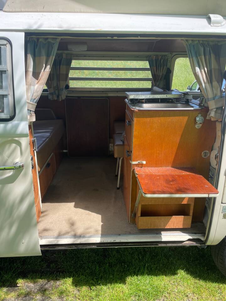 Image 5/9 of Volkswagen T2a Westfalia (1971)