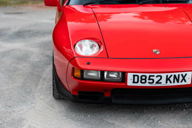 Image 12/50 of Porsche 928 S (1986)