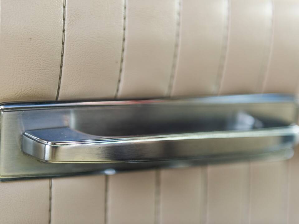 Bild 77/100 von Lincoln Continental Convertible (1965)