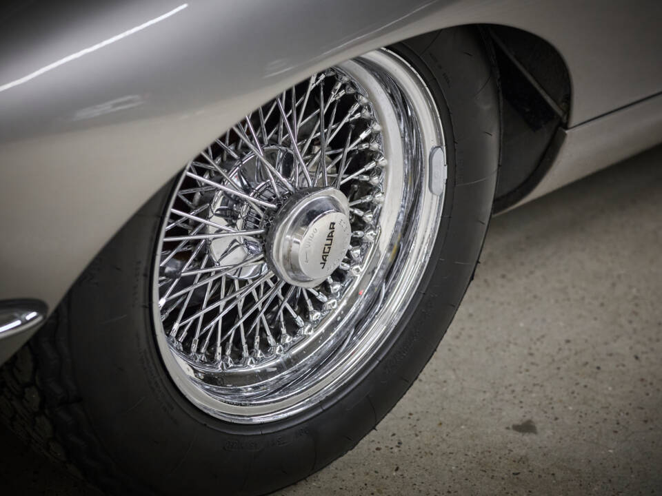 Immagine 39/99 di Jaguar E-Type 3.8 (1964)