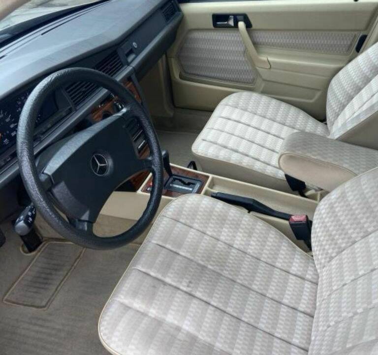 Image 2/8 of Mercedes-Benz 190 D (1991)