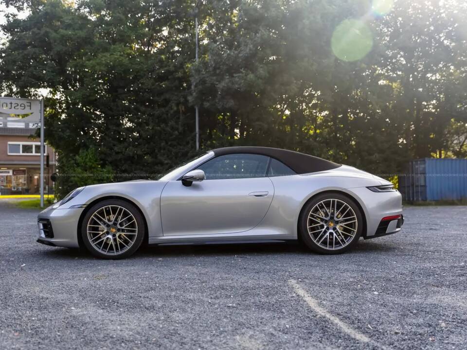 Image 2/15 de Porsche 911 Carrera (2023)