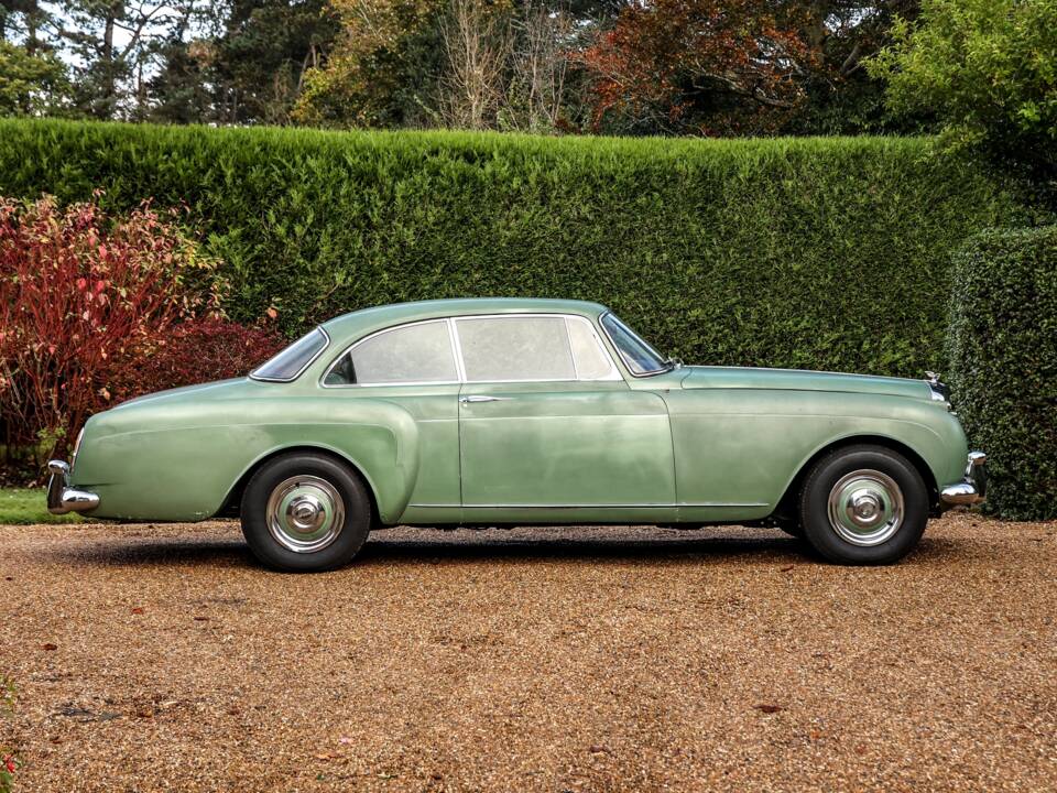 Image 2/43 of Bentley S 2 Continental (1961)