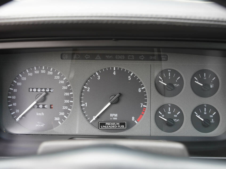 Image 49/50 of Jaguar XJ 220 (1993)