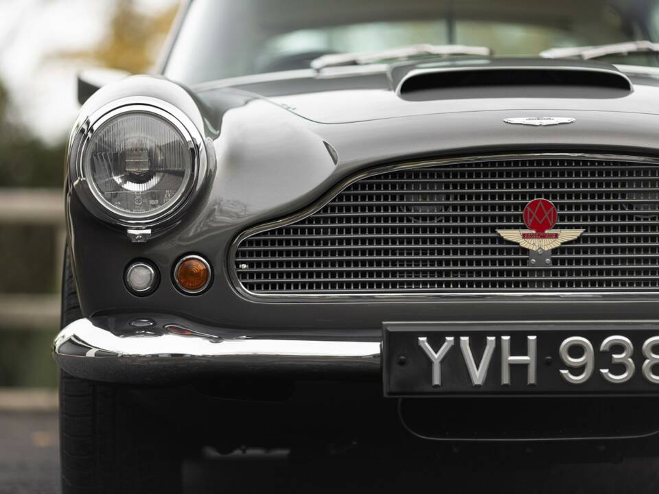 Image 34/50 of Aston Martin DB 4 (1962)