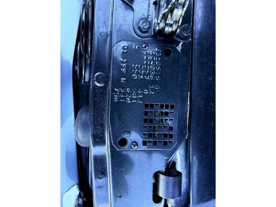 Immagine 36/36 di Mercedes-Benz 500 E (1991)