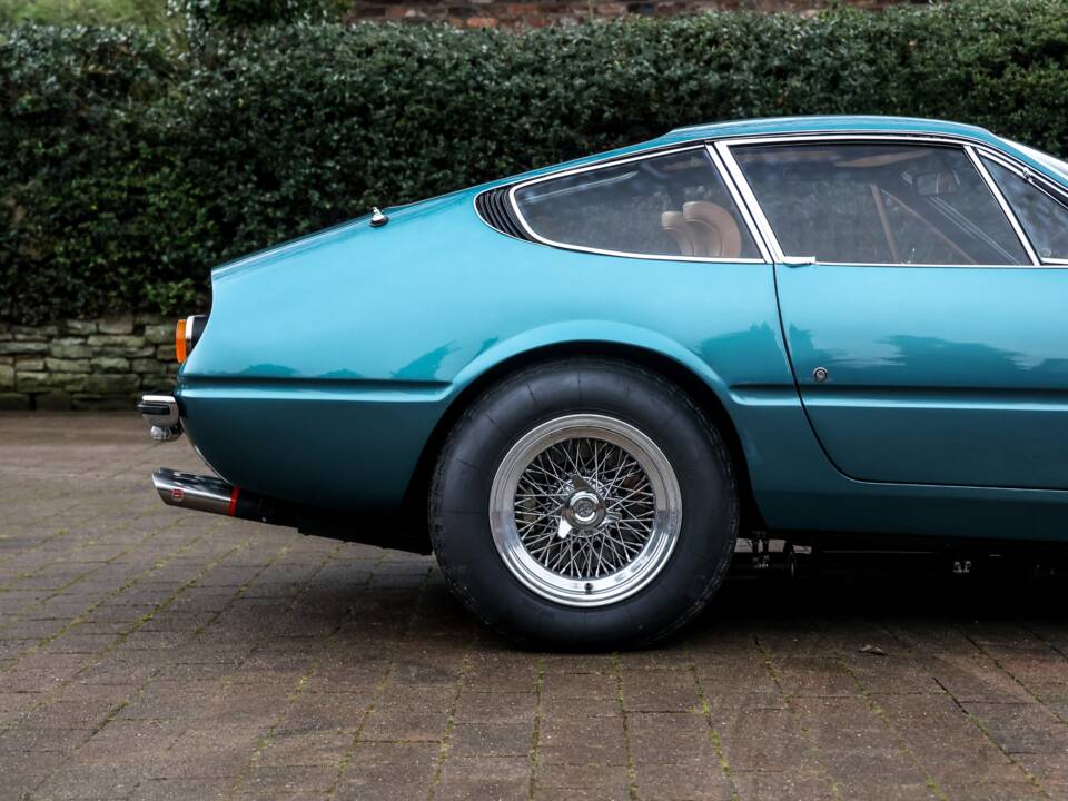 Image 44/65 of Ferrari 365 GTB&#x2F;4 Daytona (1972)