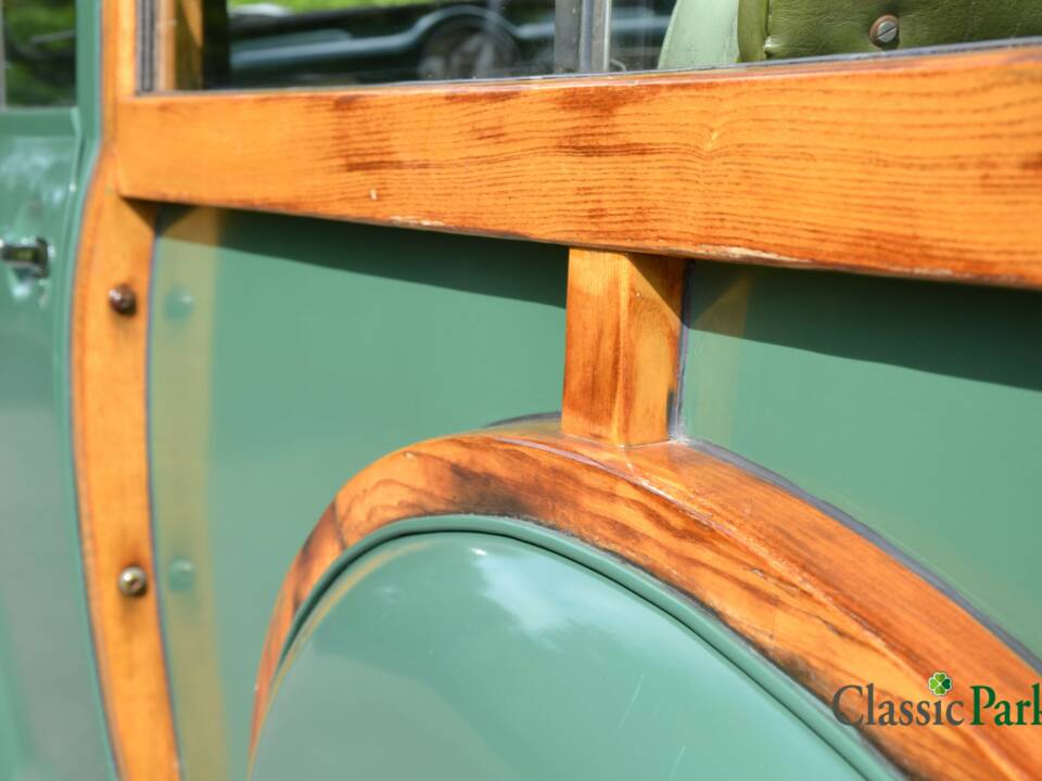 Image 14/50 of Morris Minor 1000 Traveller (1964)