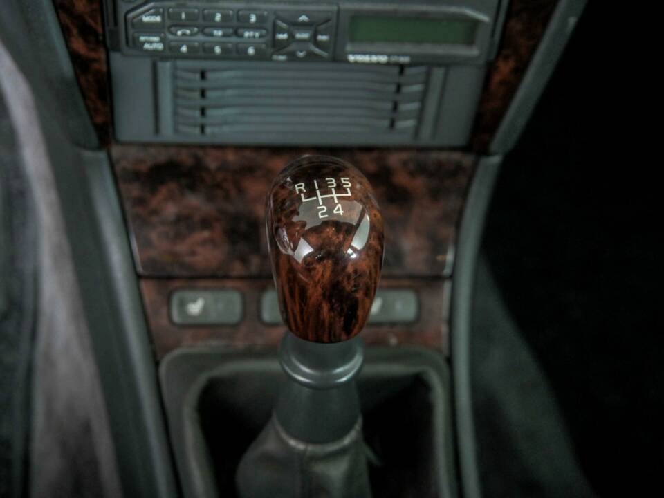 Image 20/29 of Volvo V40 2.0 16V (1999)