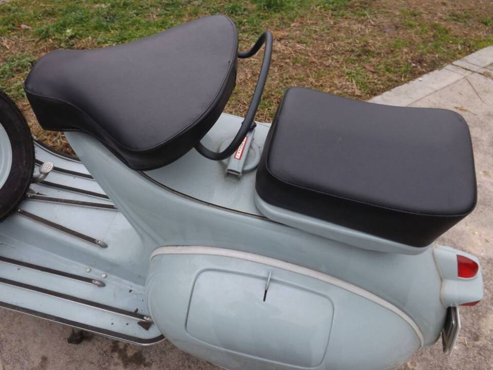Image 49/50 de Piaggio Vespa 125 (1961)