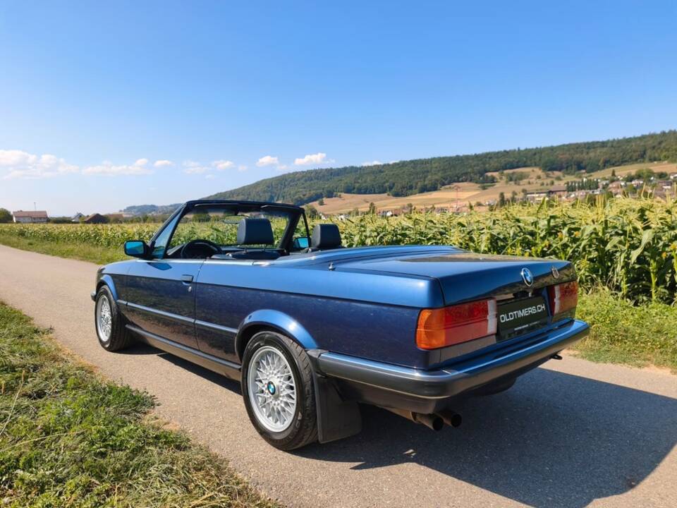 Afbeelding 2/26 van BMW 325i (1989)