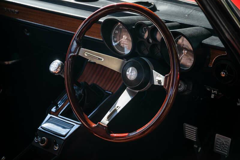 Image 36/45 of Alfa Romeo 2000 GT Veloce (1975)