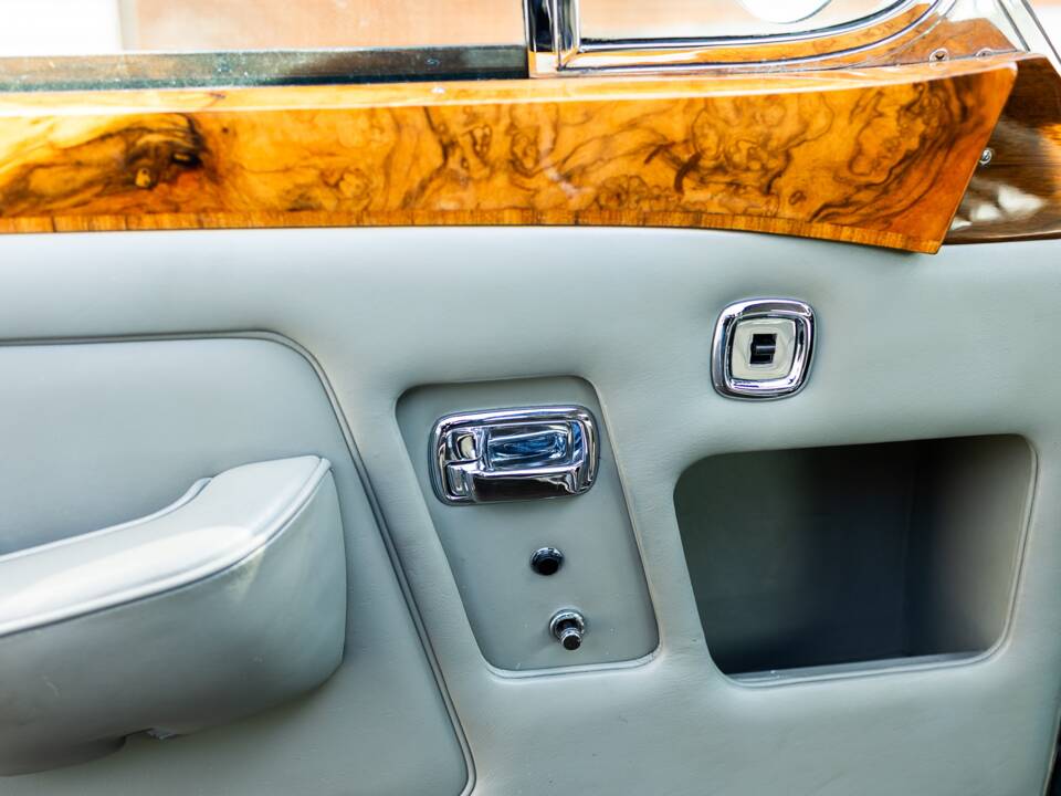 Image 43/50 of Rolls-Royce Silver Shadow I (1968)