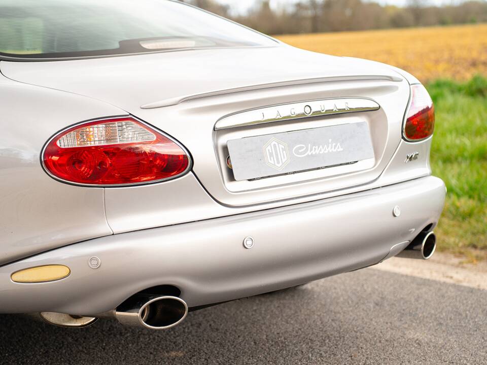 Bild 15/37 von Jaguar XKR (2001)