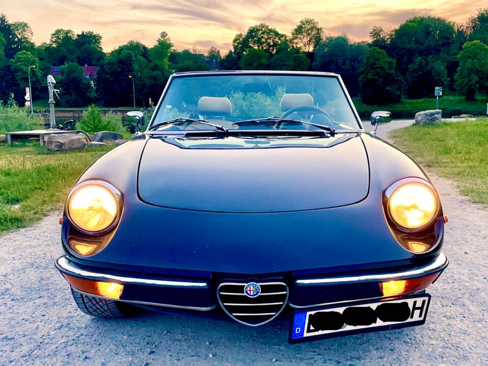 Bild 9/16 von Alfa Romeo 2000 Spider Veloce (1981)