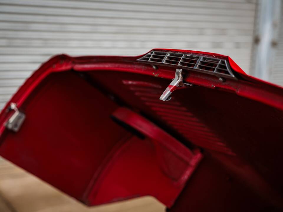 Image 36/46 of Jaguar E-Type (2+2) (1966)