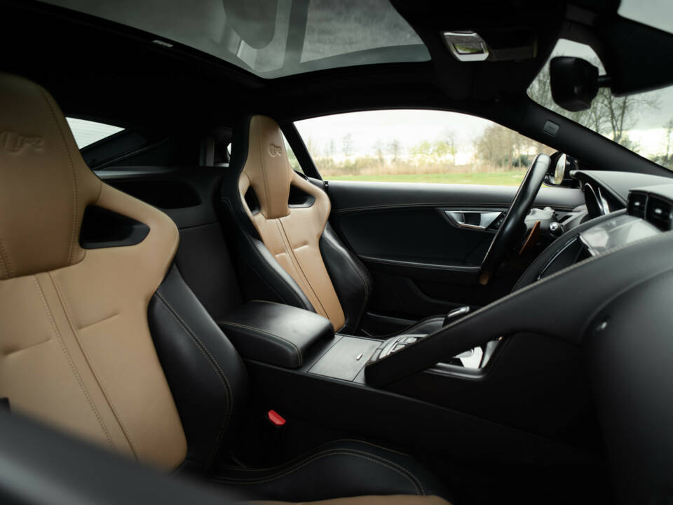 Bild 22/32 von Jaguar F-Type R (2016)