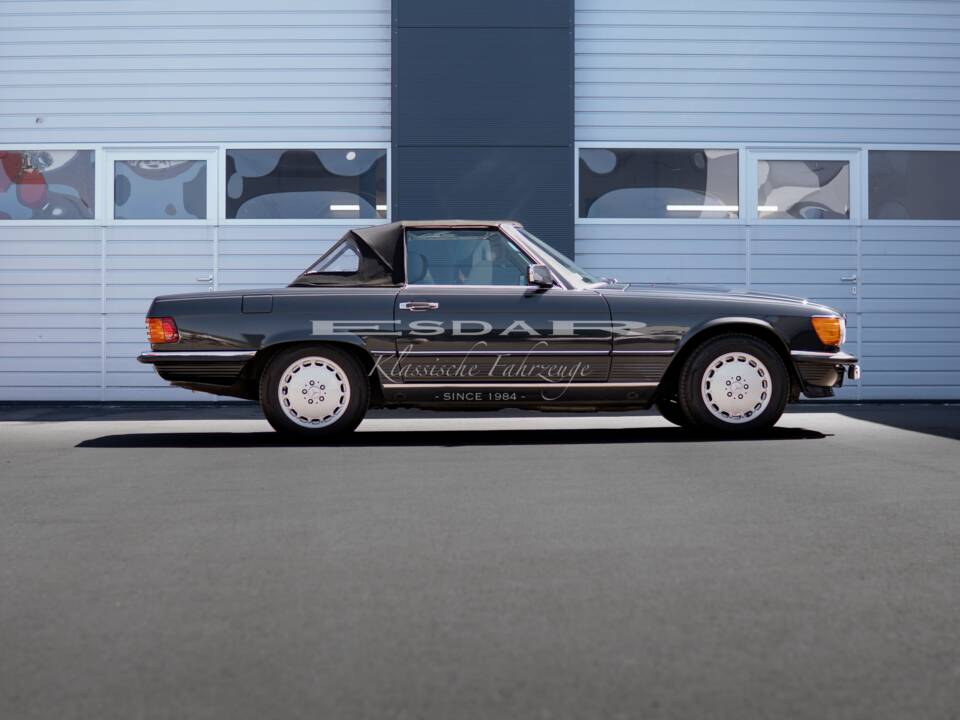Image 28/29 of Mercedes-Benz 560 SL (1987)