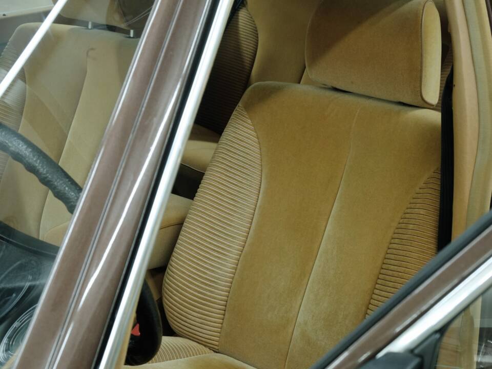 Bild 38/50 von Mercedes-Benz 280 SEL (1983)