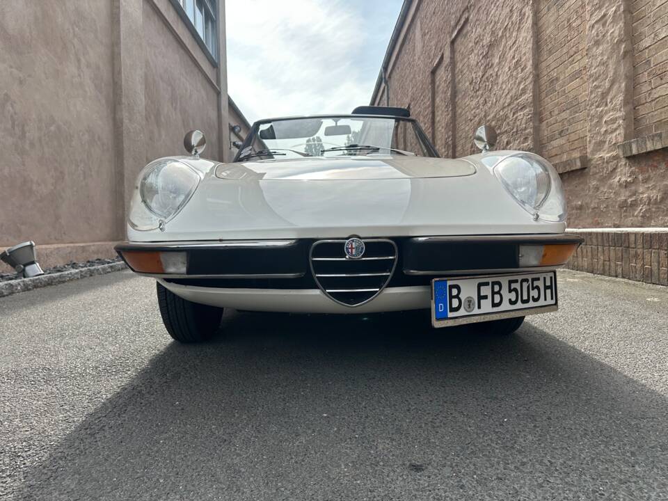 Image 2/63 of Alfa Romeo Spider 1300 Junior (1970)