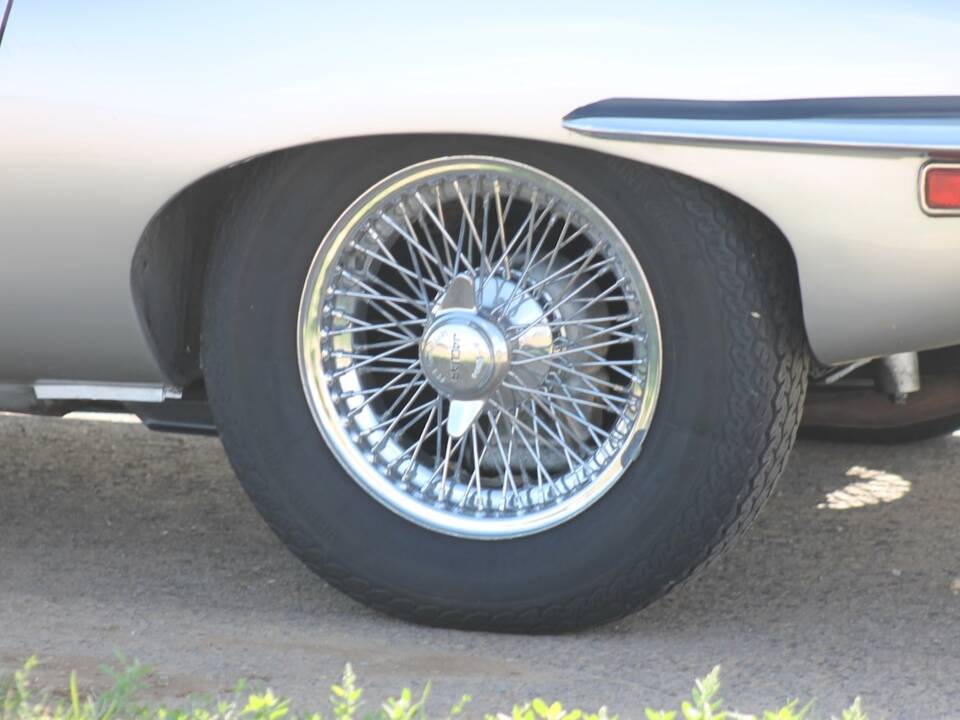 Bild 22/38 von Jaguar E-Type (2+2) (1968)