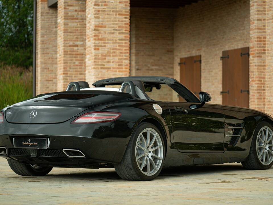 Imagen 13/50 de Mercedes-Benz SLS AMG Roadster (2011)