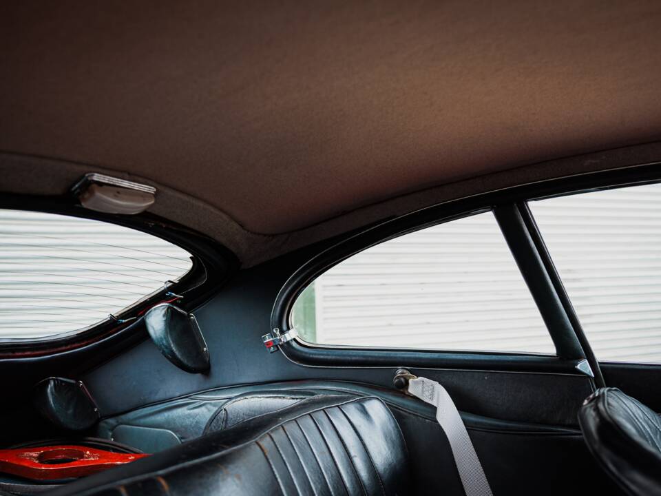 Image 25/46 of Jaguar E-Type (2+2) (1966)