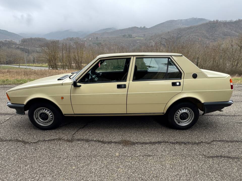 Image 6/46 of Alfa Romeo Giulietta 1.6 (1981)