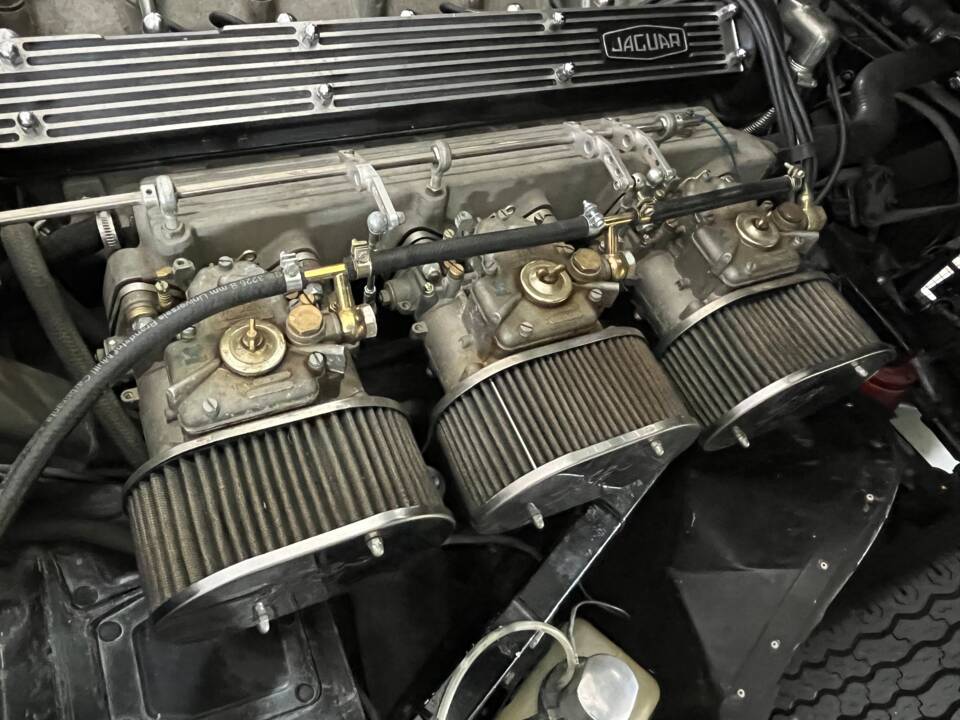 Bild 35/47 von Jaguar E-Type (1968)