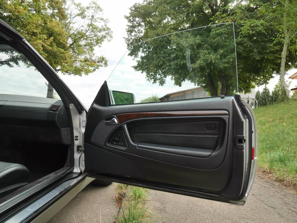 Image 23/50 of Mercedes-Benz SL 500 (1900)
