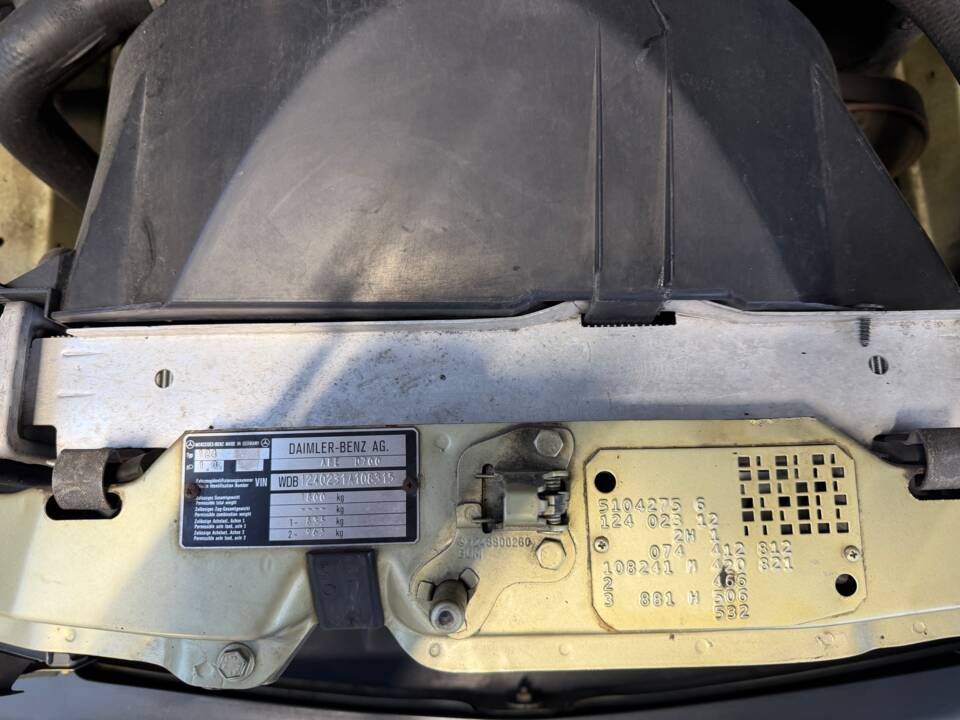 Afbeelding 23/33 van Mercedes-Benz 230 E (1985)