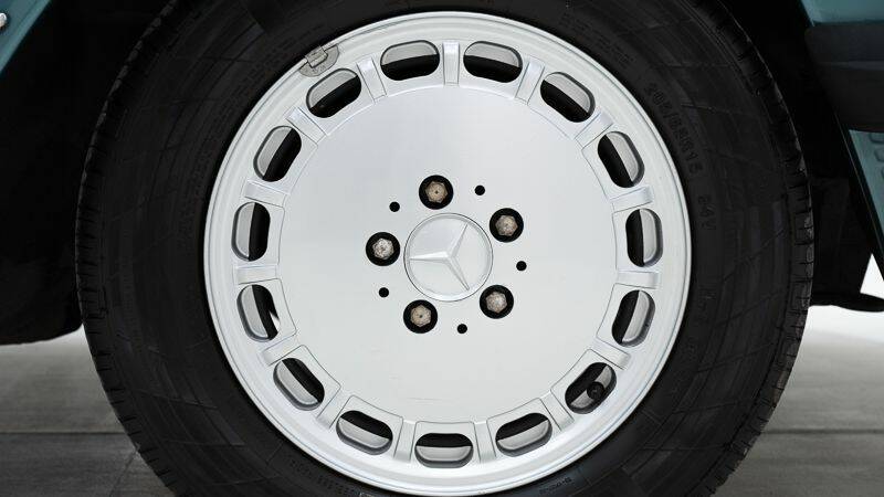 Image 11/15 of Mercedes-Benz 560 SL (1987)