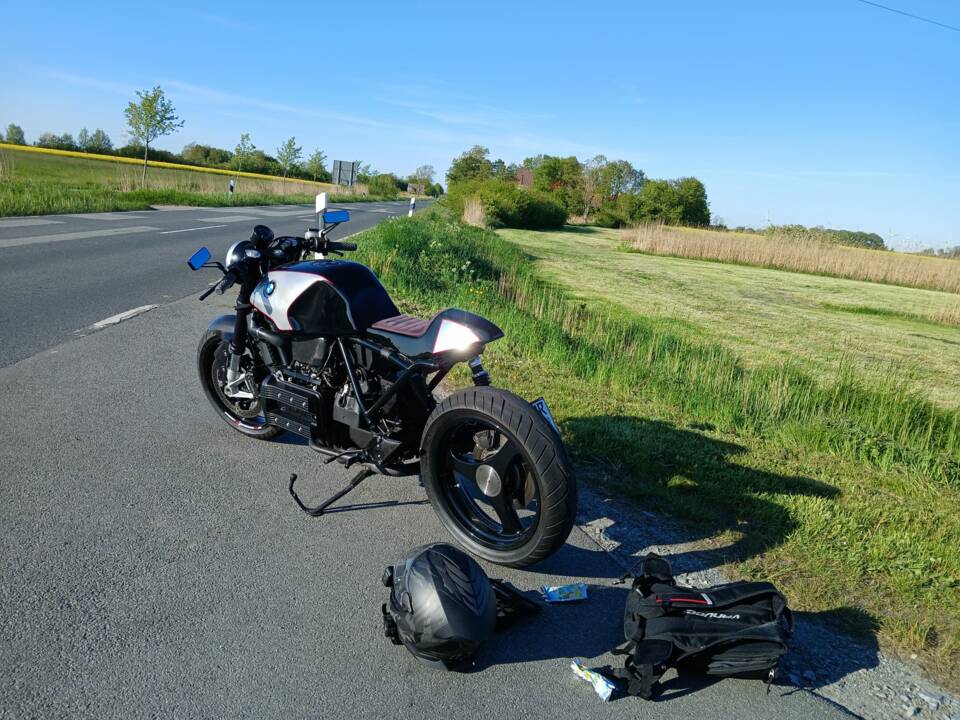 Image 4/56 of BMW K 75 RT (1993)